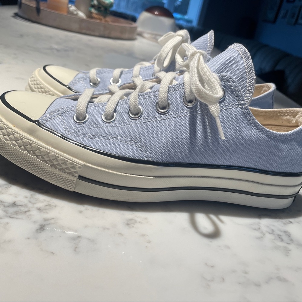 Women’s Size 8 Converse - Picture 6 of 7